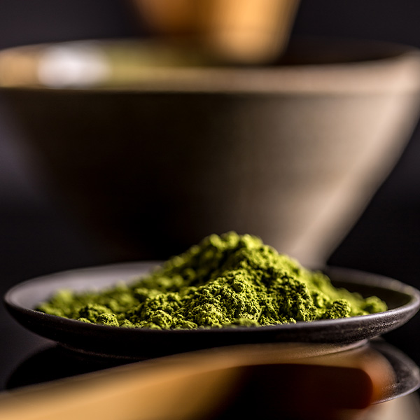 Matcha od A do Z. Co je to za čaj, jak chutná a proč stojí za to ho pít?